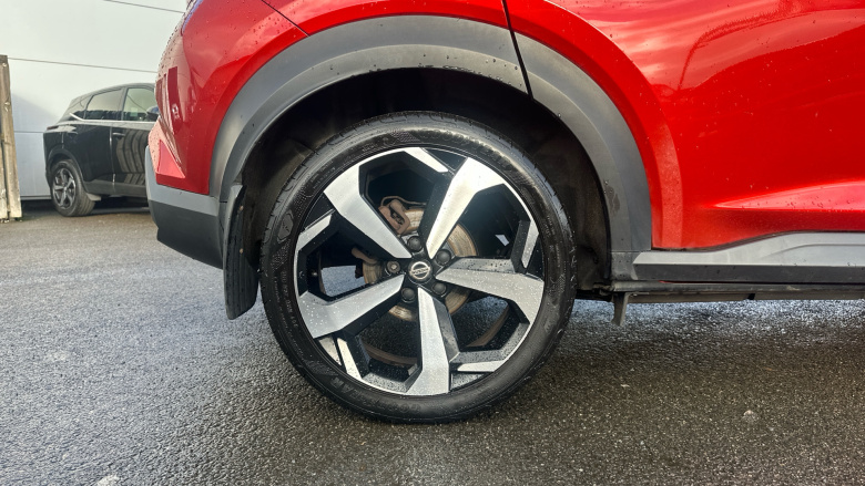 Nissan Juke 1.0 DiG-T 114 Tekna 5dr Petrol Hatchback